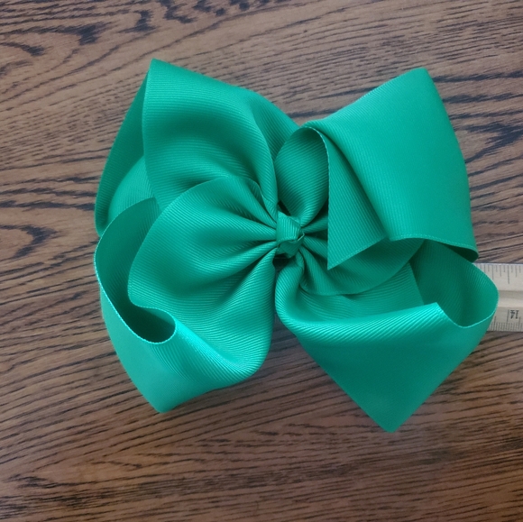 Four clip hairbows. Green,Lt. Teal, Black and Red. - Picture 5 of 6
